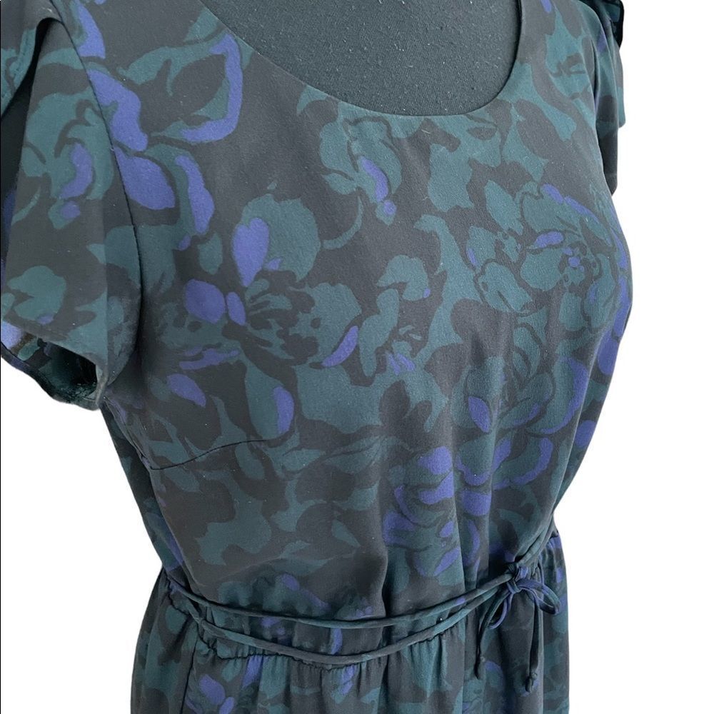 LOFT lined flutter sleeved floral dress, elastic waist with tie, size 4 - Picture 3 of 7